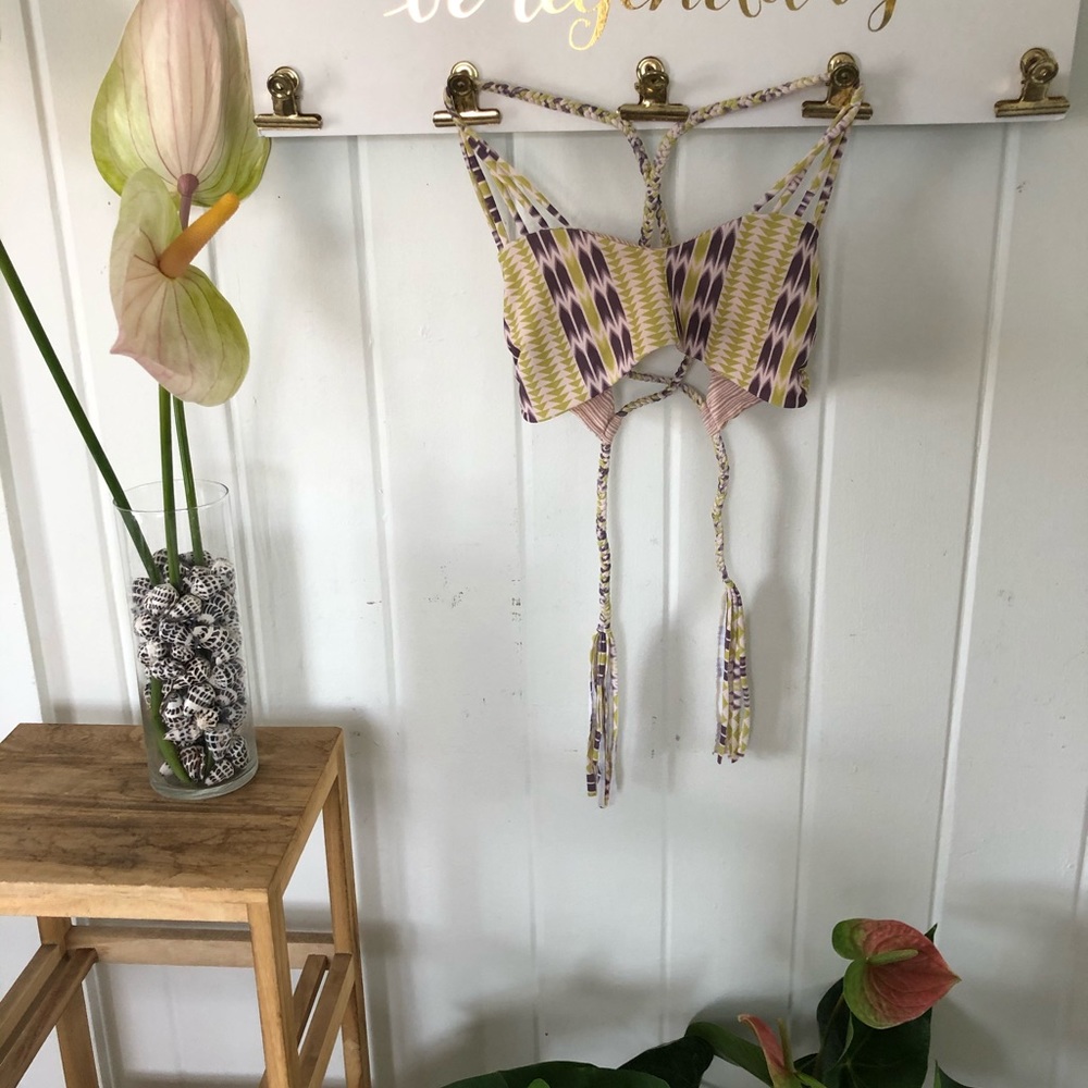Acacia top